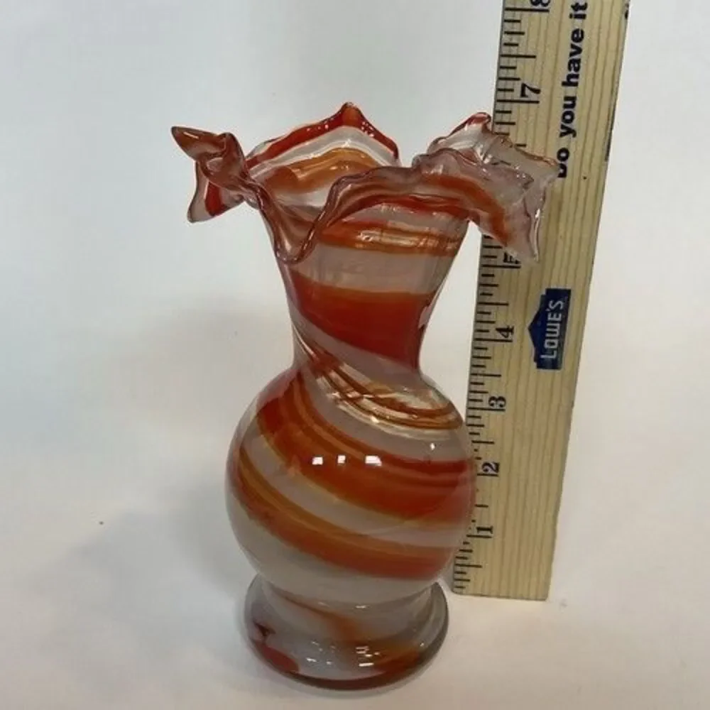 Vintage Smith's‎ Old Timer Hand Blown Swirl Glass Vase w/ Ruffles 6.75